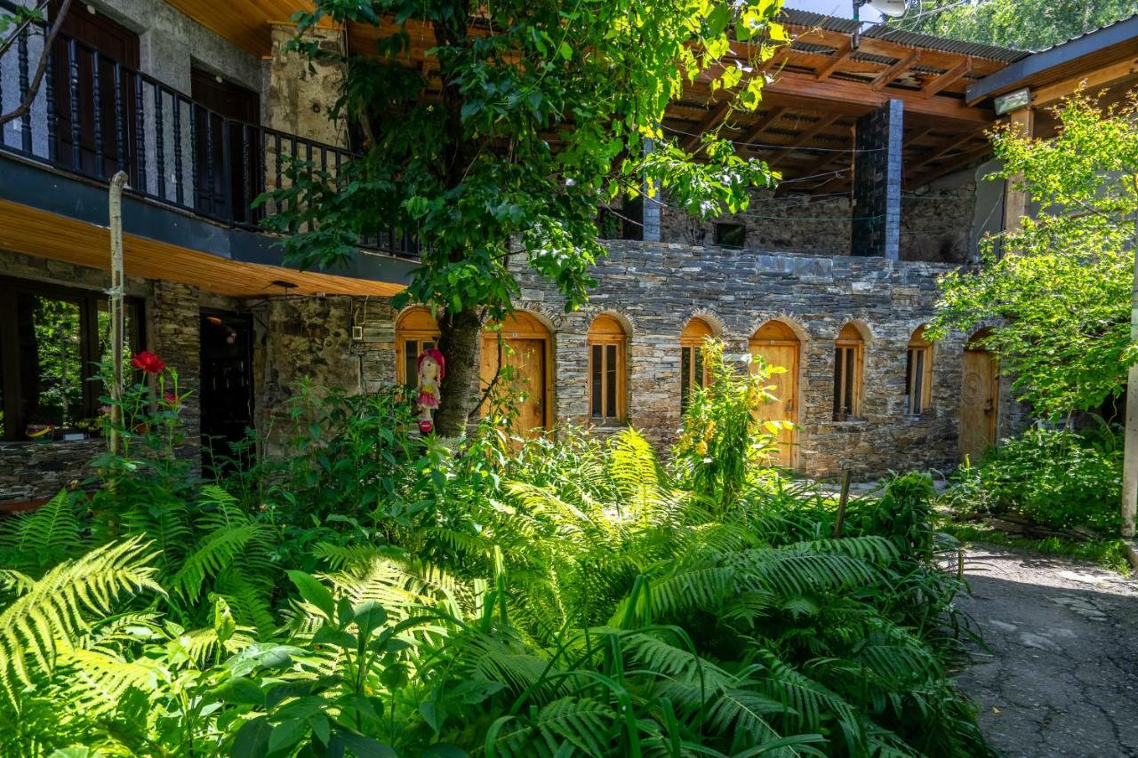 Guesthouse David Zhorzholiani Mestia Esterno foto