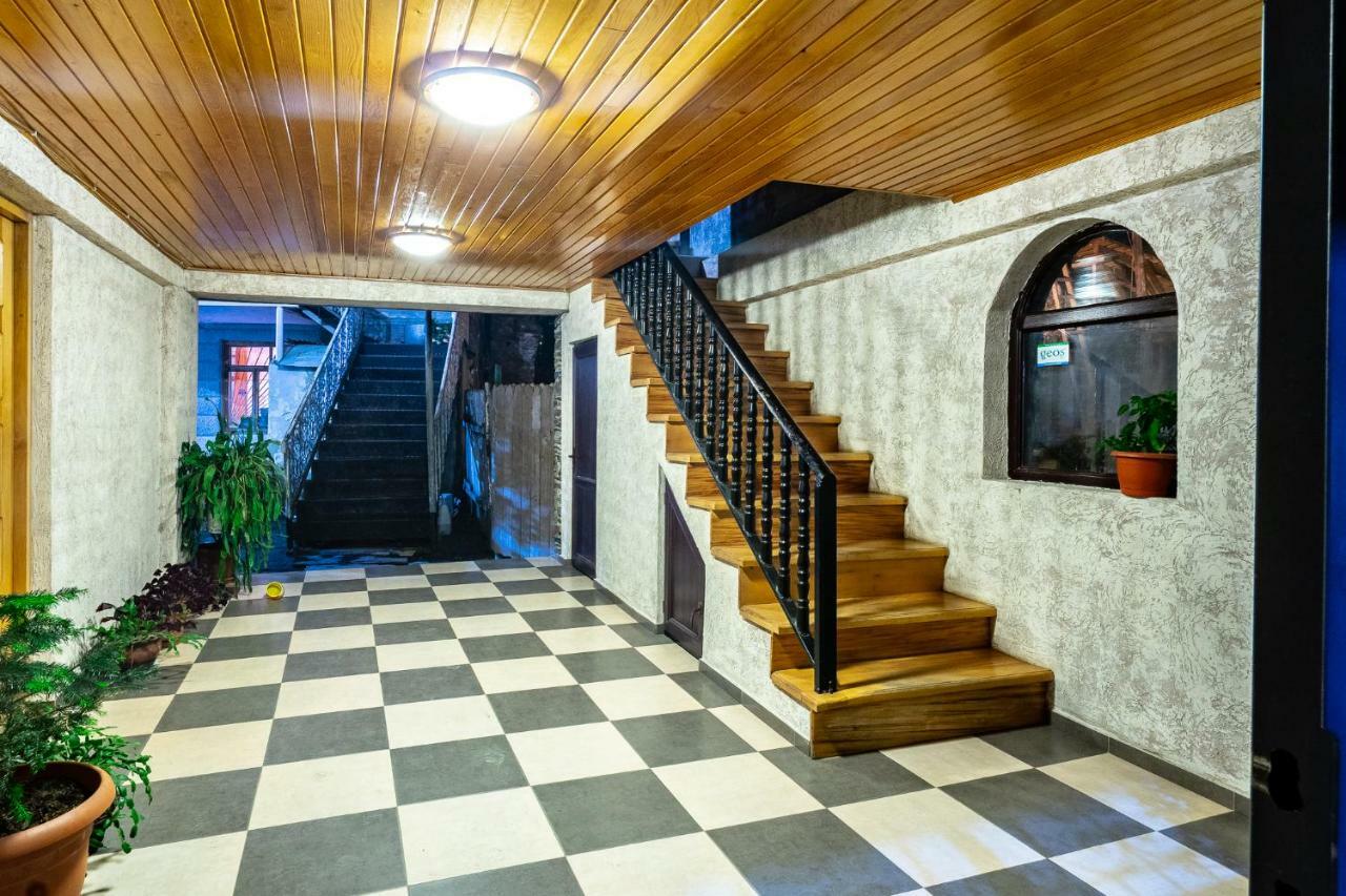Guesthouse David Zhorzholiani Mestia Esterno foto