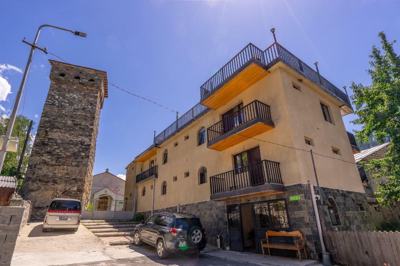 Guesthouse David Zhorzholiani Mestia Esterno foto